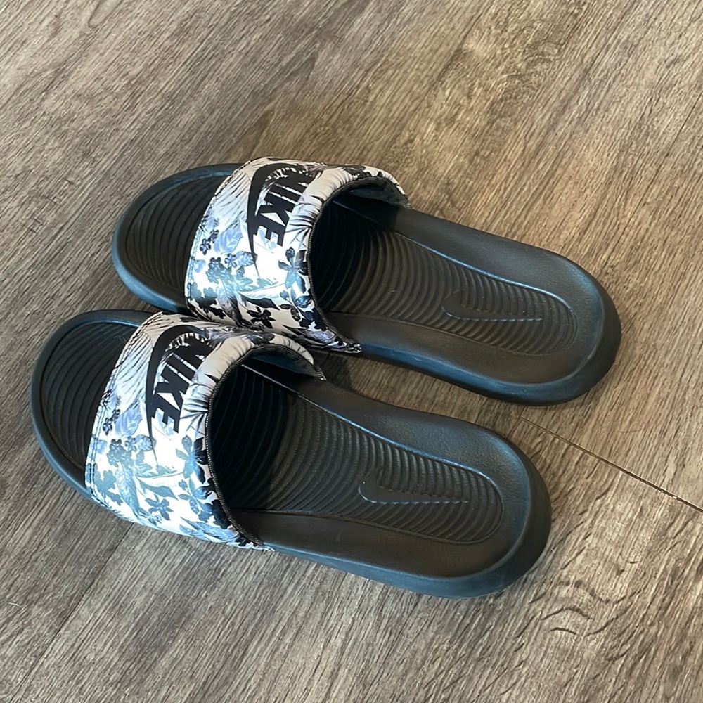 Black and white Nike slides
